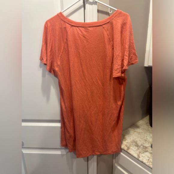Women’s Old Navy V Neck Tee Shirt Short Sleeve Medium Tall NWT - Picture 4 of 9